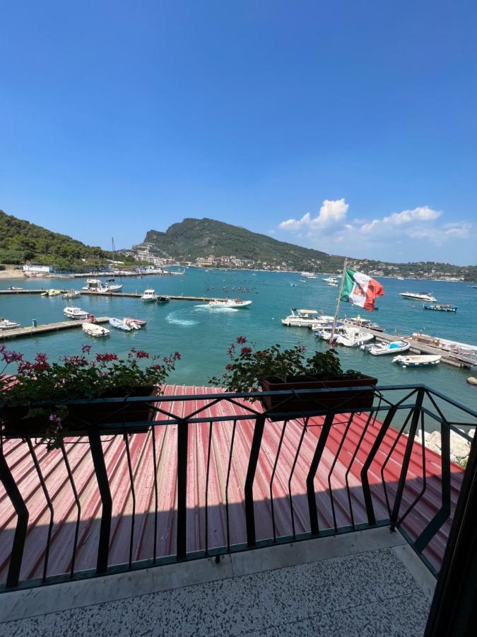 韦内雷港 洛雷娜罗坎大宾馆酒店 外观 照片