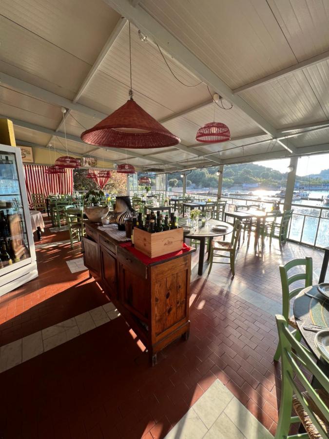 韦内雷港 洛雷娜罗坎大宾馆酒店 外观 照片
